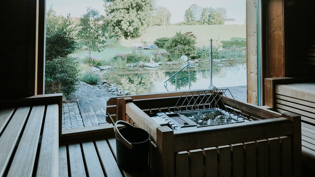 Sauna mit Blick auf Teich